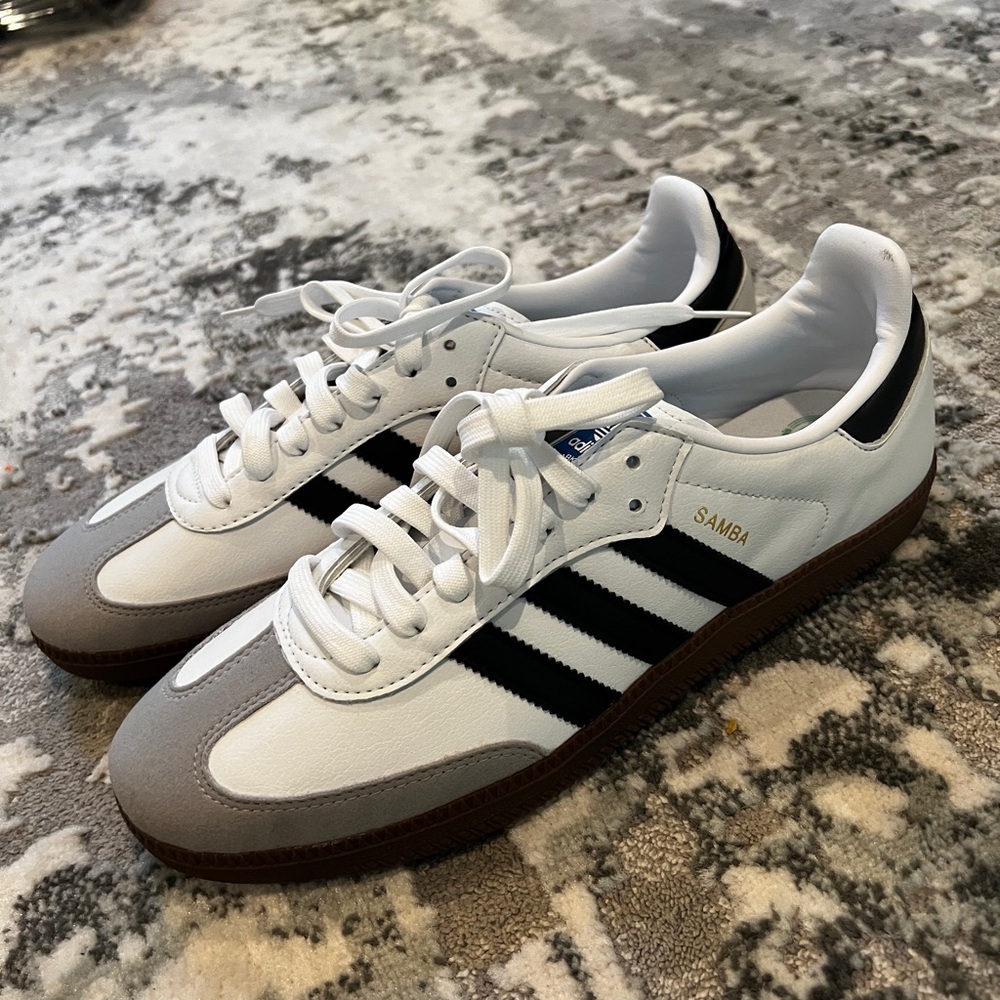 Brand New Popular Adidas SAMBA size 9.5